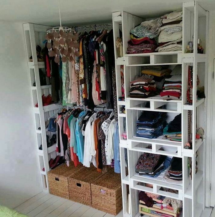 How To Make A Wardrobe Out of Wood Pallets?