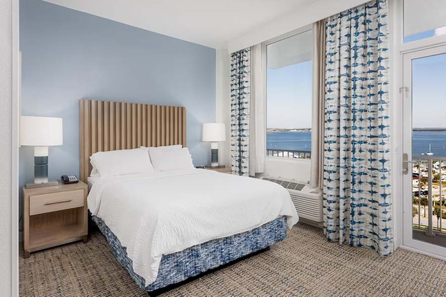 Holiday Inn Resort Beach-900x600-2